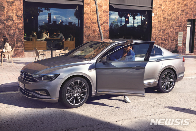폭스바겐 '신형 파사트 GT' 출시…"합리적 가격에 첨단기술까지"