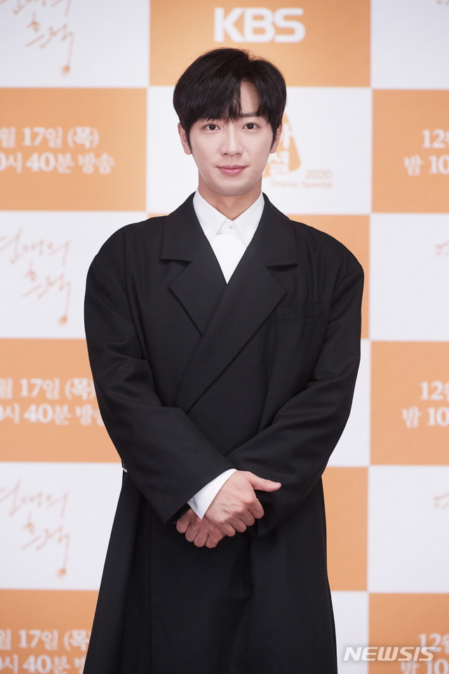 [서울=뉴시스] 17일 온라인 생중계로 진행된 KBS 2TV 드라마스페셜 2020 '연애의 흔적' 제작발표회에 참석한 배우 이상엽 (사진=KBS 제공) 2020.12.17. photo@newsis.com 