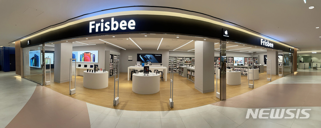 [수원=뉴시스] 갤러리아 광교가 국내 최대규모의 프리스비 매장을 오픈했다.(사진=갤러리아 제공)