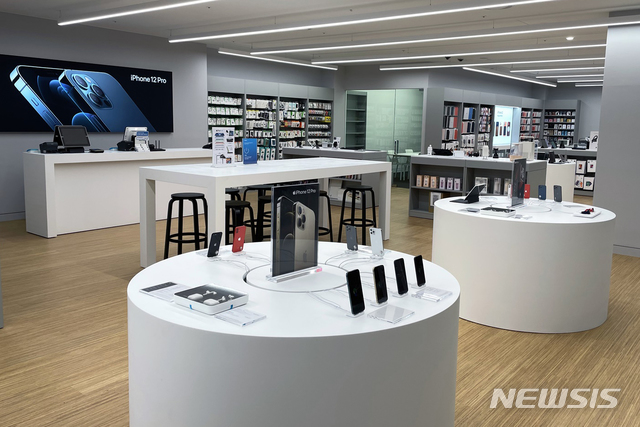 [수원=뉴시스] 갤러리아 광교가 국내 최대규모의 프리스비매장을 오픈했다.(사진=갤러리아 제공)