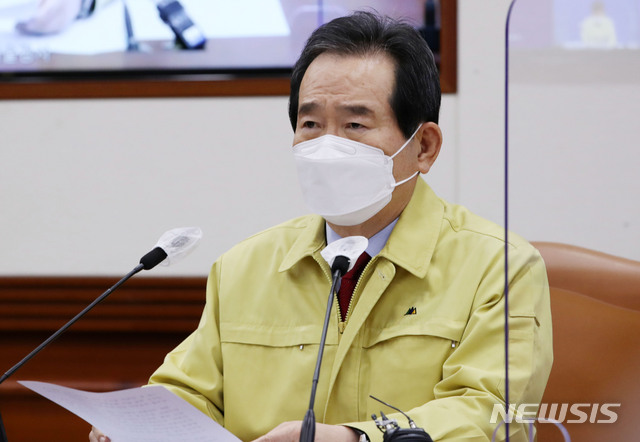 [서울=뉴시스] 박주성 기자 = 정세균 국무총리가 20일 오후 서울 종로구 정부서울청사에서 열린 코로나19 대응 중대본회의에서 발언을 하고 있다. 2020.12.20. park7691@newsis.com