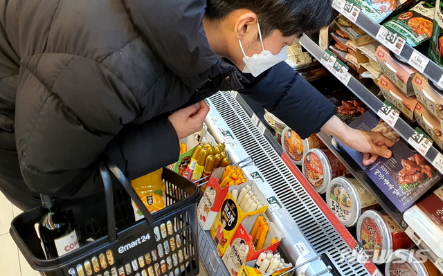 재난지원금 제외 편의점주 "우리도 힘든데 왜 빼나"