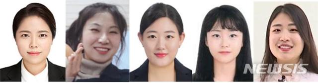 [창원=뉴시스] 2020년 경남 최고 친절공무원 5명. 왼쪽부터 함안군 박윤희, 창원시 이지영, 양산시 신서희, 창녕군 신혜원, 고성군 정재은 주무관.(사진=경남도 제공) 2020.12.21. photo@newsis.com 