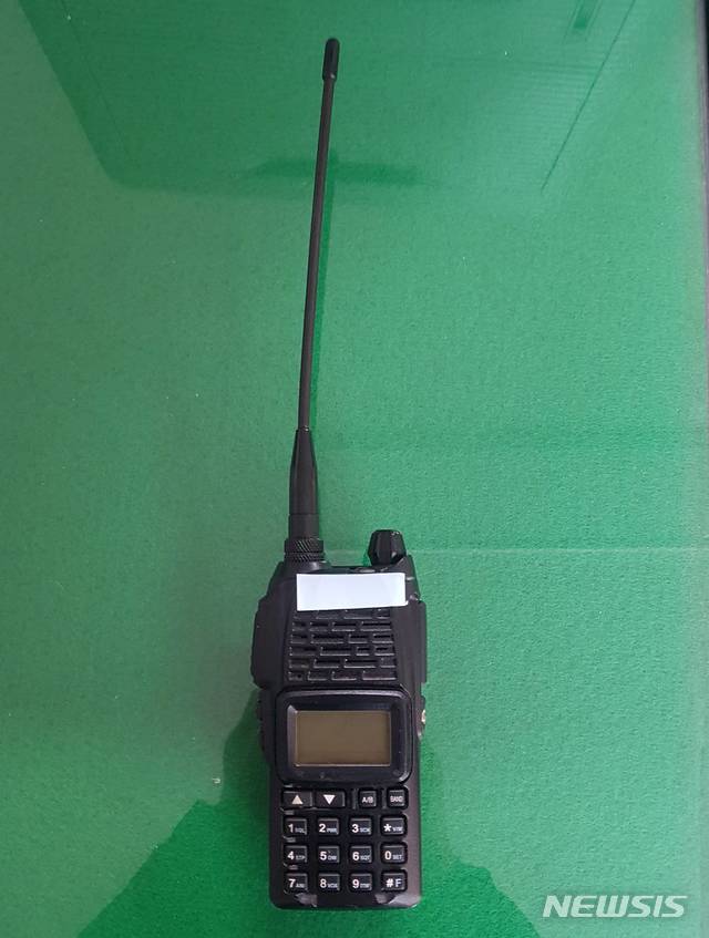 [전주=뉴시스]윤난슬 기자 = 경찰이 압수한 무전기.(사진=전북경찰청 제공) 