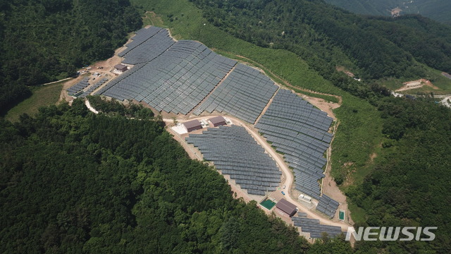 [서울=뉴시스] E1 정선 태양광 발전단지 전경 (제공=LS)