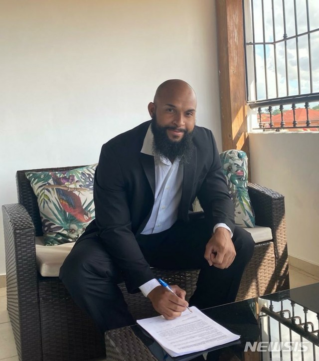 [서울=뉴시스] KT 위즈 새 외국인 타자 조일로 알몬테. (사진=KT 제공)