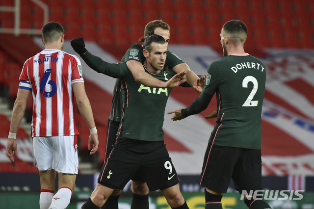 [스토크=AP/뉴시스] 토트넘 가레스 베일이 선제골을 넣었다. 2020.12.23.