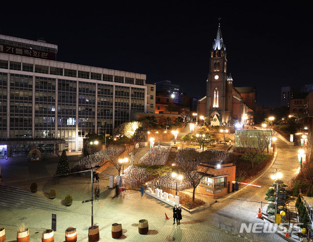 [서울=뉴시스] 박미소 기자 = 서울 중구 명동성당 전경. 2020.12.24. misocamera@newsis.com 이 사진은 기사 내용과 직접적 관련 없음