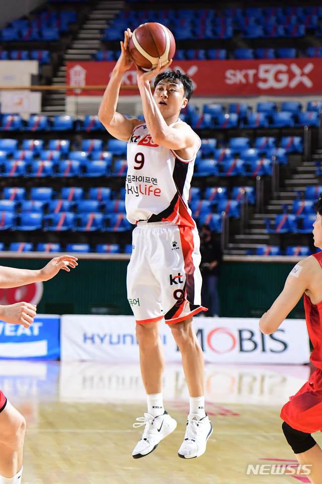 [서울=뉴시스] 프로농구 부산 KT의 김영환. (사진 = KBL 제공)