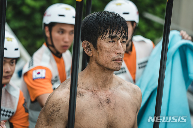 [서울=뉴시스]넷플릭스 영화 '차인표' 스틸. (사진=넷플릭스 제공) 2020.12.28 photo@newsis.com 