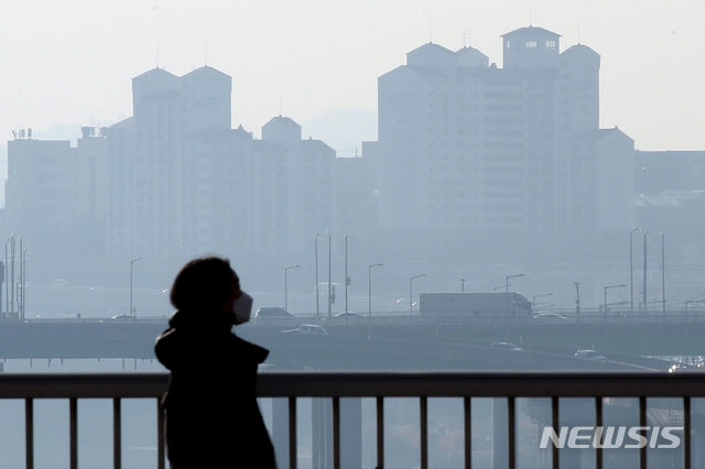 '집값 다 올랐나' 상승전망 꺾여…2030 "더 오른다"