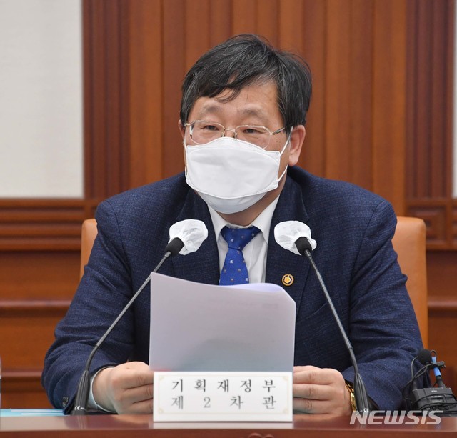 [서울=뉴시스]안일환 기획재정부 차관이 30일 서울 종로구 정부서울청사에서 열린 '제26차 재정관리점검회의'를 주재, 발언하고 있다. 2020.12.30. (사진=기획재정부 제공) photo@newsis.com