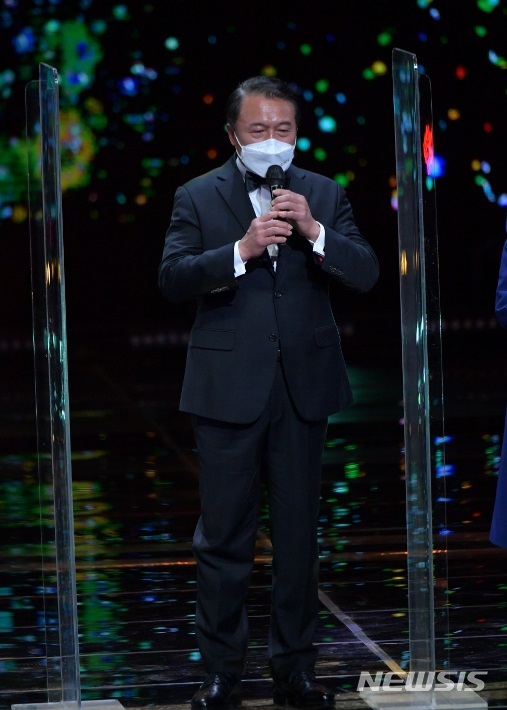 [서울=뉴시스]KBS 연기대상 배우 천호진. (사진=KBS 제공) 2021.01.01 photo@newsis.com 