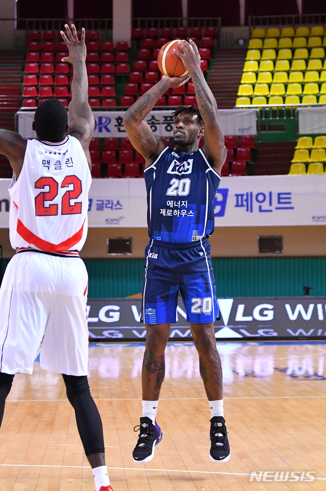 [서울=뉴시스]프로농구 전주 KCC 라건아 (사진 = KBL 제공)