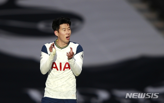 [런던=AP/뉴시스] 손흥민이 토트넘 입단 후 100번째 골을 넣었다. 2021.01.02.
