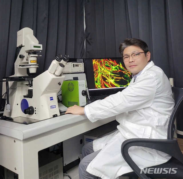 [서울=뉴시스] '성인의 뇌가 기억을 유지하는 방식'을 규명한 카이스트 생명과학과 정원석 교수 (제공=삼성전자)