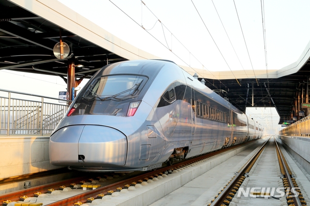 안동역에 신형 KTX(EMU260)가 진입하고 있다. (사진=안동시 제공) 