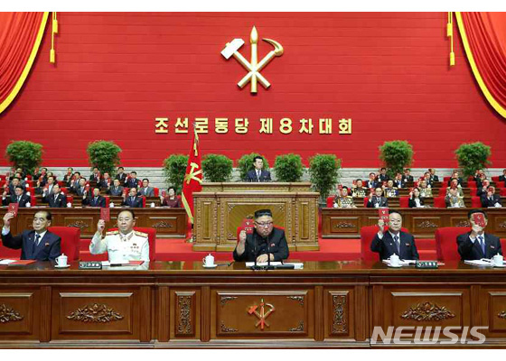 [서울=뉴시스]북한 노동신문은 지난 5일 평양에서 노동당 제8차 대회가 열렸다고 6일 보도했다. 8차 대회에는 김정은 국무위원장이 참석했다. 2021.01.06. (사진=노동신문 캡쳐) photo@newsis.com