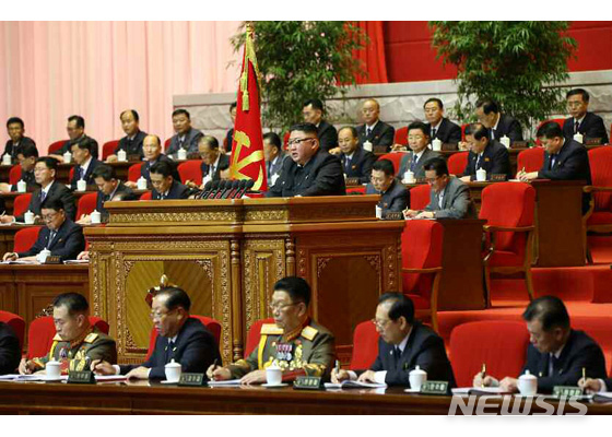 [서울=뉴시스]북한 노동신문은 지난 5일 평양에서 노동당 제8차 대회가 열렸다고 6일 보도했다. 8차 대회에는 김정은 국무위원장이 참석했다. 2021.01.06. (사진=노동신문 캡쳐) photo@newsis.com