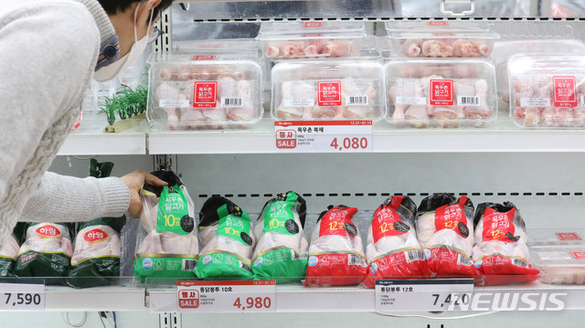 설 장바구니 물가 '비상'…계란 한판에 사과 10개 '4만원'