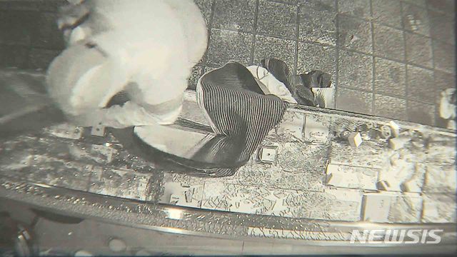 범행 당시 금은방 CCTV 영상. (사진=KBS광주방송총국 제공)