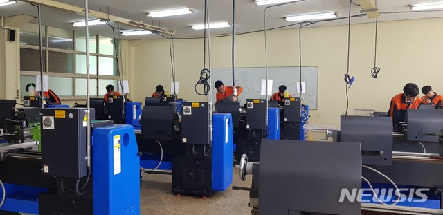 학생들 실습 수업 현장.