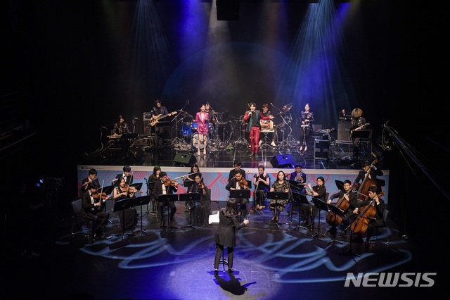 [서울=뉴시스] 억스와 코리아 아트빌리티 체임버 더기프트 협업 공연사진. 2021.01.08. (사진 = 한국메세나협회 제공) photo@newsis.com 