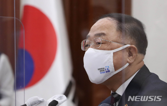 [서울=뉴시스]김명원 기자 = 홍남기 경제부총리 겸 기획재정부 장관이 8일 오전 서울 종로구 정부서울청사에서 열린 제2차 혁신성장 BIG3 추진회의에 참석해 발언하고 있다. (공동취재사진) 2021.01.08. photo@newsis.com