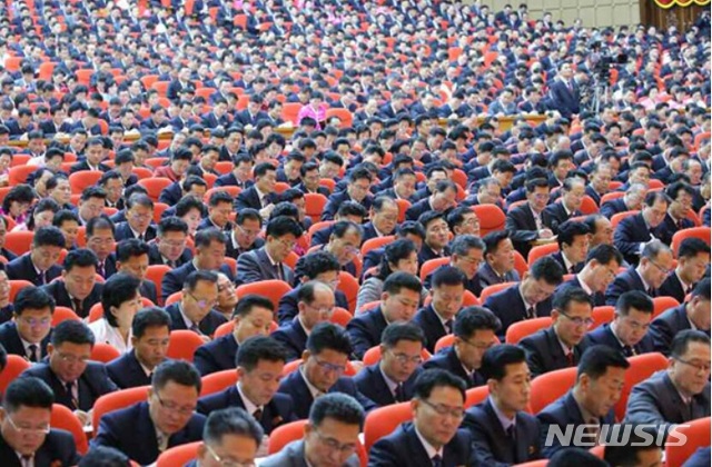 [서울=뉴시스] 북한 노동당 기관지 노동신문은 10일 "1월9일 조선노동당 제8차 대회 5일 회의가 진행됐다"고 보도했다. (사진/노동신문 캡처) photo@newsis.com