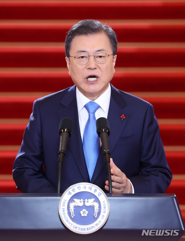 [서울=뉴시스]박영태 기자 = 문재인 대통령이 11일 오전 청와대 본관에서 2021년 국정운영 구상과 방향을 국민들께 제시하는 신년사를 발표하고 있다. 2021.01.11. since1999@newsis.com
