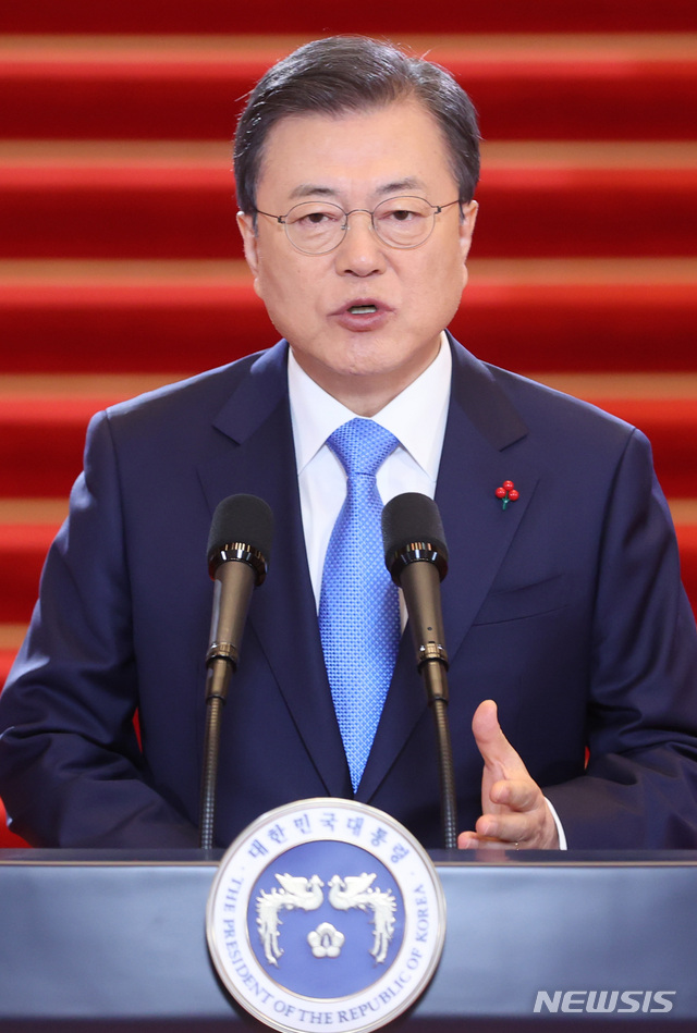 [서울=뉴시스]박영태 기자 = 문재인 대통령이 11일 오전 청와대 본관에서 2021년 국정운영 구상과 방향을 국민들께 제시하는 신년사를 발표하고 있다. 2021.01.11. since1999@newsis.com
