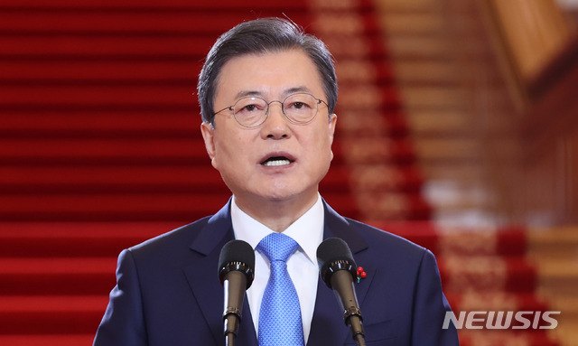 [서울=뉴시스]박영태 기자 = 문재인 대통령이 11일 오전 청와대 본관에서 2021년 국정운영 구상과 방향을 국민들께 제시하는 신년사를 발표하고 있다. 2021.01.11. since1999@newsis.com