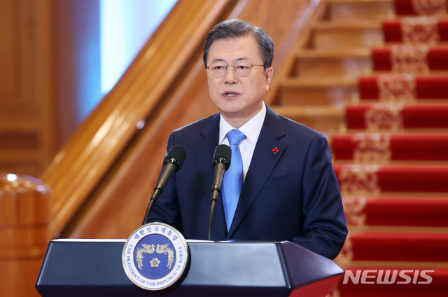 [서울=뉴시스]박영태 기자 = 문재인 대통령이 11일 오전 청와대 본관에서 2021년 국정운영 구상과 방향을 국민들께 제시하는 신년사를 발표하고 있다. 2021.01.11. since1999@newsis.com