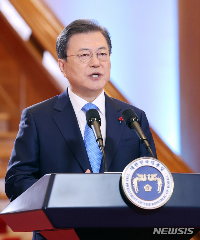 [서울=뉴시스]박영태 기자 = 문재인 대통령이 11일 오전 청와대 본관에서 2021년 국정운영 구상과 방향을 국민들께 제시하는 신년사를 발표하고 있다. 2021.01.11. since1999@newsis.com