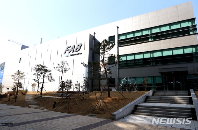반도체 공정 소자클린룸이 있는 DGIST 중앙기기 팹(FAB) 지원센터