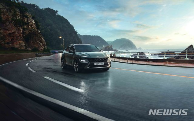 '더 뉴 코나' 2.0 가솔린 모델 출시…가격 낮추고 혜택 늘려 
