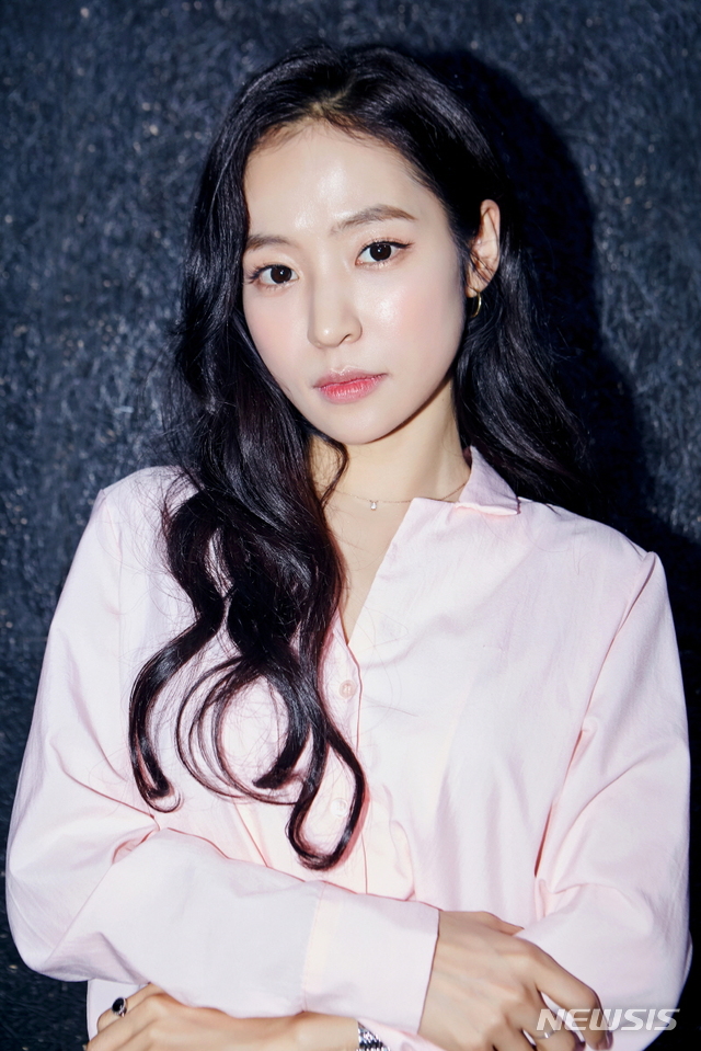 [서울=뉴시스]가수 홍자. (사진=미스틱스토리 제공) 2021.01.14. photo@newsis.com