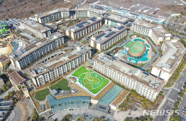 [제주=뉴시스] 랜딩관 제주신화월드 호텔앤리조트 전경. (뉴시스DB)