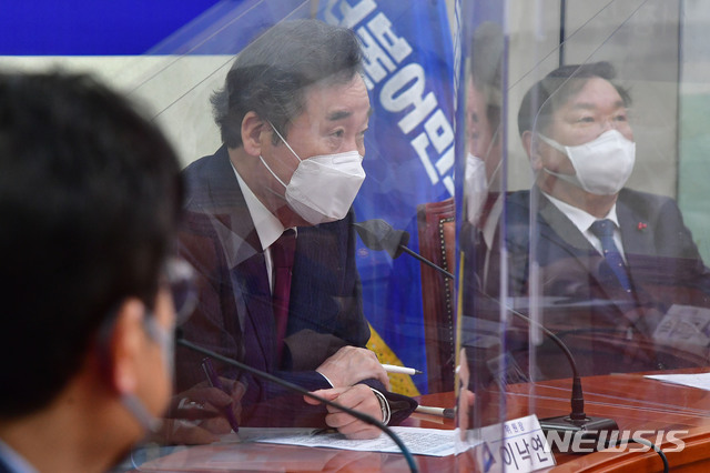 [서울=뉴시스]전진환 기자 = 이낙연 더불어민주당 대표가 14일 오전 국회에서 열린 국난극복 K-뉴딜위원회 국난극복본부 점검회의에서 모두발언을 하고 있다. (공동취재사진) 2021.01.14. photo@newsis.com