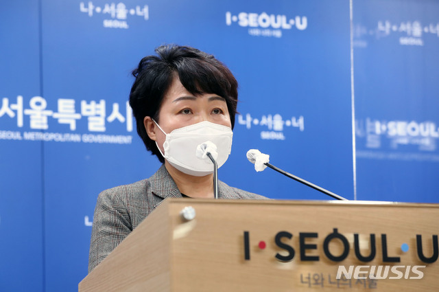 [서울=뉴시스] 김선순 서울시 여성가족정책실장이 지난 8월 1급으로 승진한 간부들 중 가장 많은 재산을 보유하고 있는 것으로 26일 분석됐다. 사진은 올해 1월 브리핑을 하는 김선순 실장의 모습. (사진=뉴시스DB) photo@newsis.com 