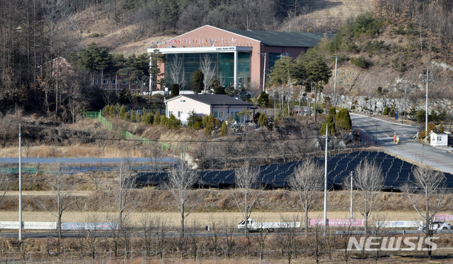 [상주=뉴시스] 이무열 기자 = 14일 오후 신종 코로나바이러스 감염증(코로나19) 확산 진원지로 떠오른 경북 상주 BTJ열방센터 모습. 2021.01.14. lmy@newsis.com