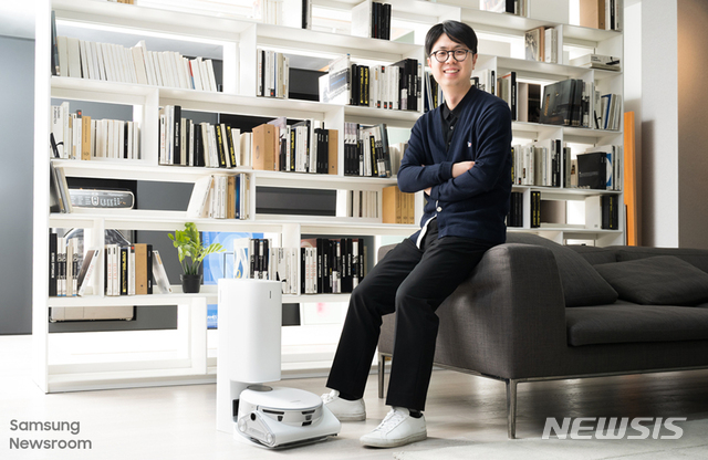 [서울=뉴시스] 삼성전자 생활가전사업부 CX팀 김태수 씨 (제공=삼성전자)