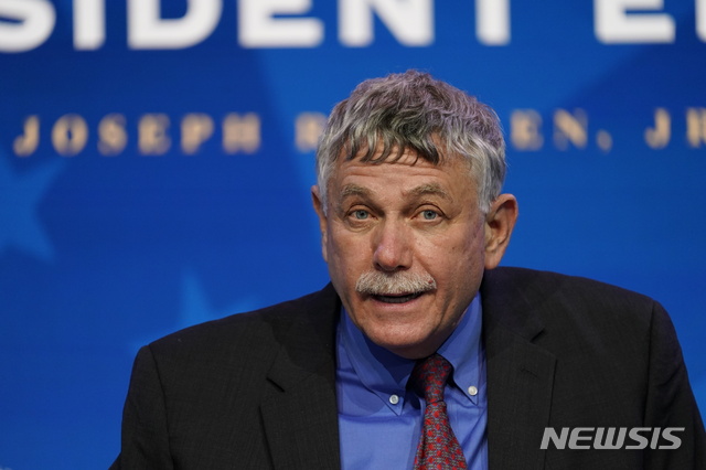 바이든이 백악관 과학기술담당 보좌관으로 임명한 인간게놈연구 전문 유전학자 에릭 랜더.