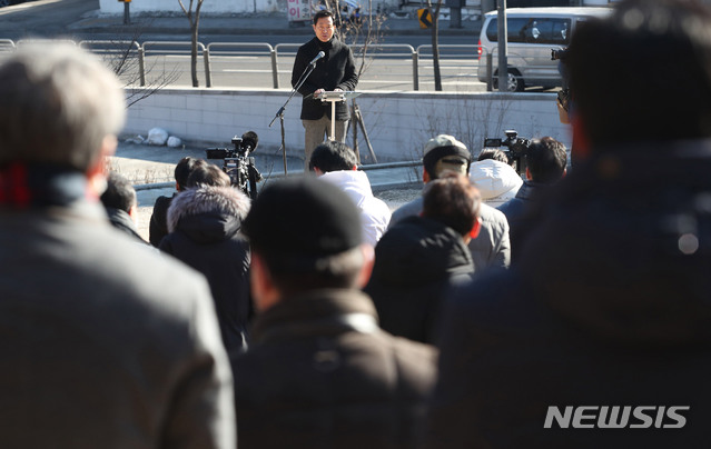 [서울=뉴시스]국회사진기자단 = 오세훈 전 서울시장이 17일 오전 서울 강북구 북서울꿈의숲에서 기자회견을 열고 서울시장 보궐선거 출마를 선언하고 있다. 2021.01.17. photo@newsis.com