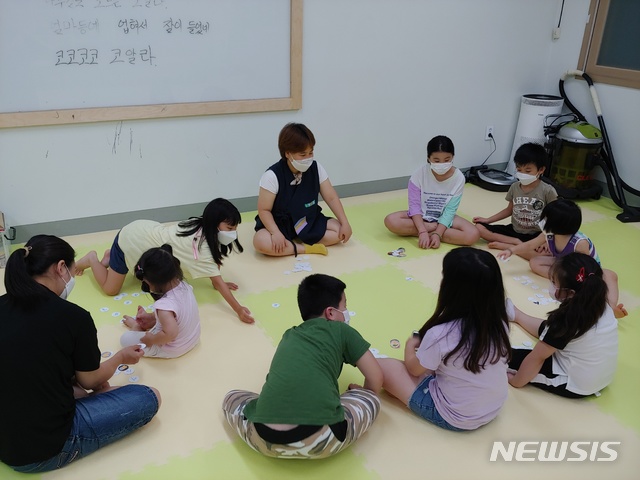 [수원=뉴시스] 아동돌봄. (사진=경기도 제공)