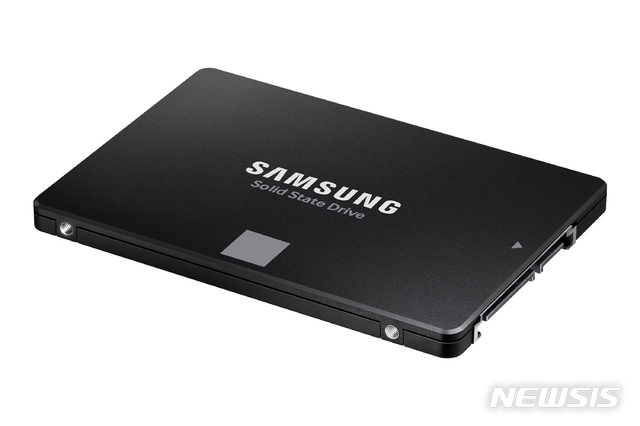 [서울=뉴시스] 870 EVO SSD 2 (제공=삼성전자)