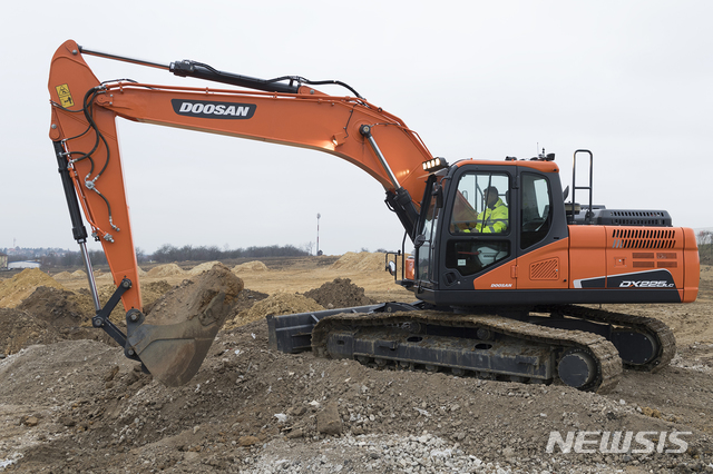 두산인프라코어, 프랑스서 굴착기 221대 수주