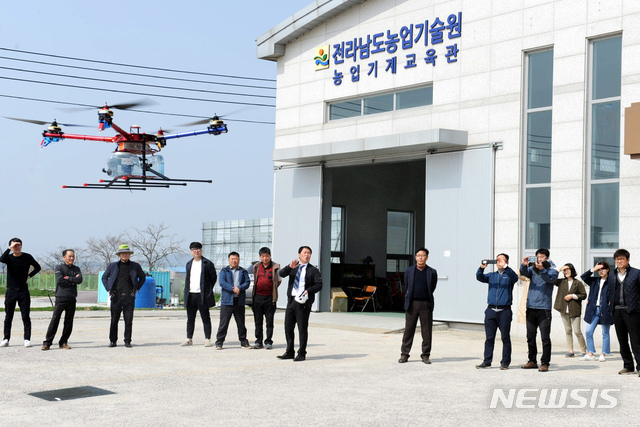 [무안=뉴시스] 농업용 드론 교육. photo@newsis.com