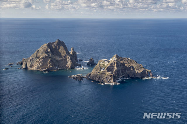 [울릉=뉴시스] 강진구 기자 = 경북 울릉군은 20일 오후 성명서를 통해 "일본 외무상의 '독도는 고유 영토'라는 억지 주장을 규탄한다"고 밝혔다.사진은 독도.(사진=울릉군 제공) 2021.01.20.photo@newsis.com 