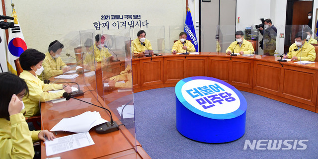 [서울=뉴시스]김진아 기자 = 이낙연 더불어민주당 대표가 20일 오전 서울 여의도 국회에서 열린 최고위원회의에서 발언을 하고 있다. (공동취재사진) 2021.01.20. photo@newsis.com